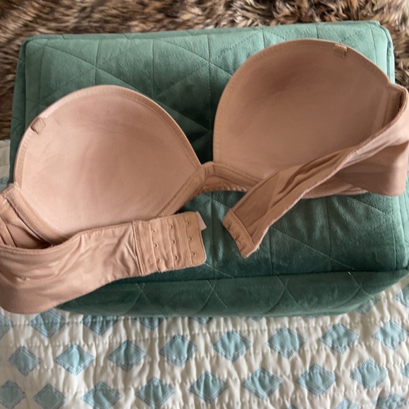 VS 34B like new strapless bra - Picture 6 of 7